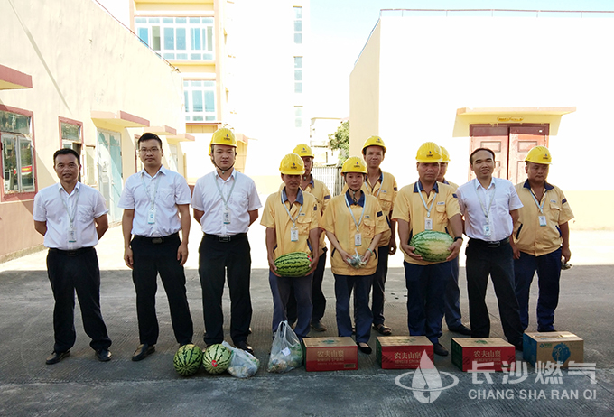 工會副主席帥志峰帶隊慰問管網運行部員工.jpg