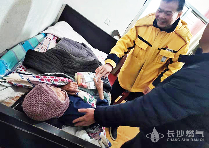 看望104歲長壽老人.jpg